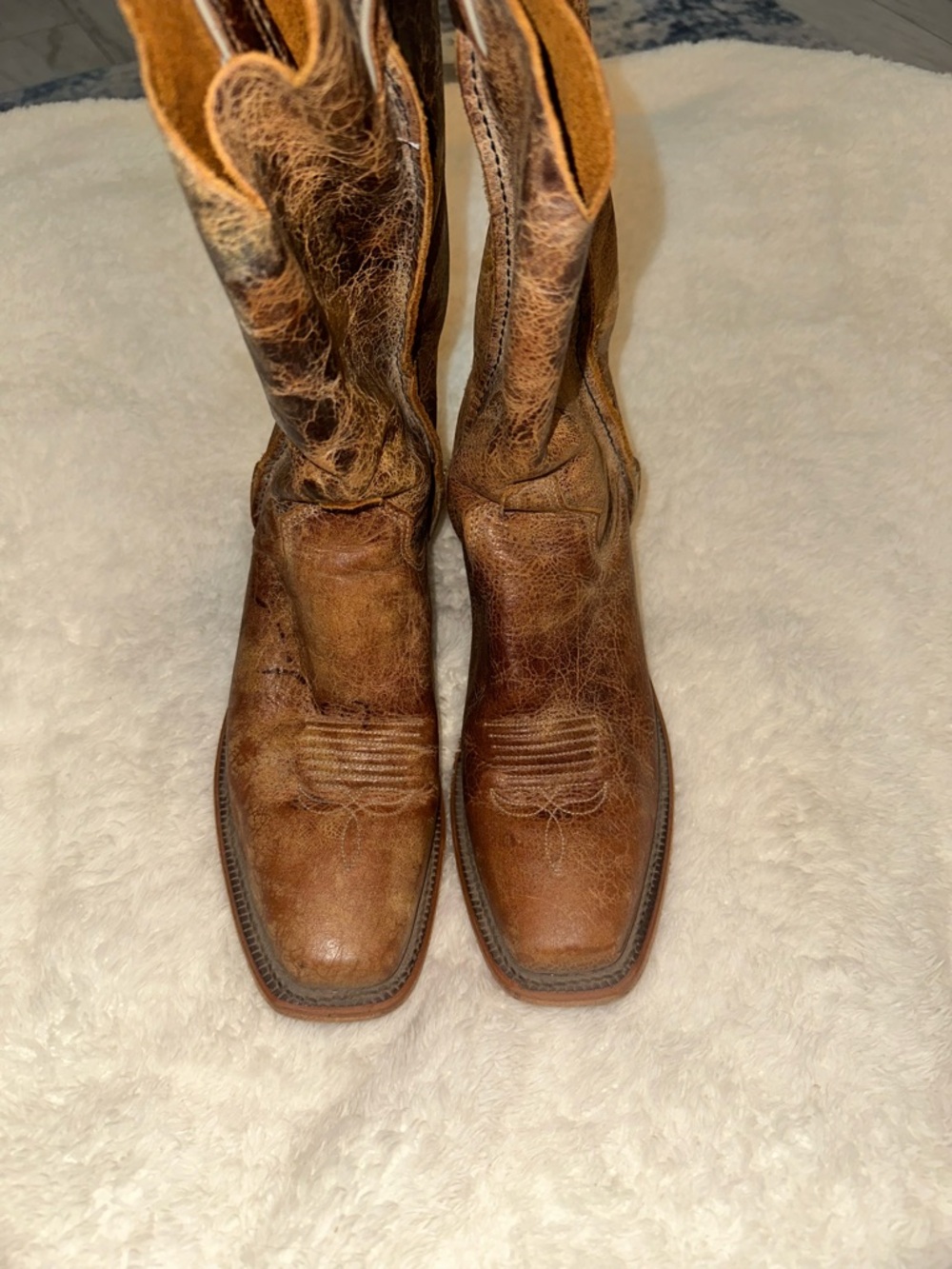 JUSTIN Classic Distressed Brown Leather Cowboy Boots - Picture 3 of 6